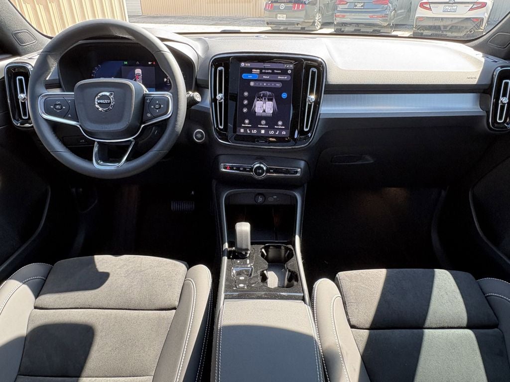 2026 Volvo XC40 B5 Ultra Black Edition