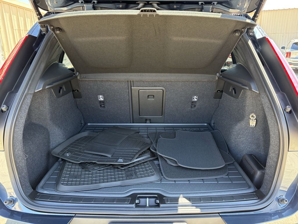 2026 Volvo XC40 B5 Ultra Black Edition