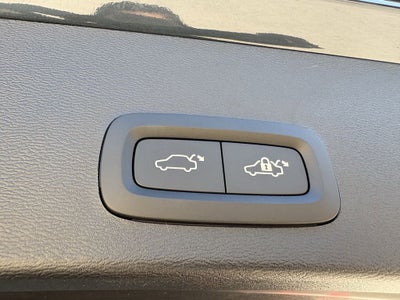 2026 Volvo XC40 B5 Ultra Black Edition