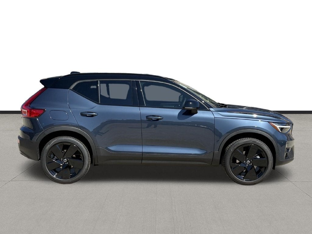 2026 Volvo XC40 B5 Ultra Black Edition