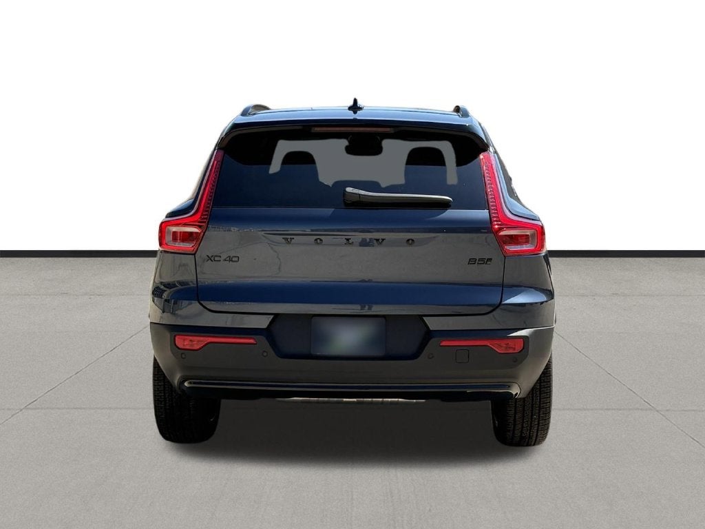 2026 Volvo XC40 B5 Ultra Black Edition