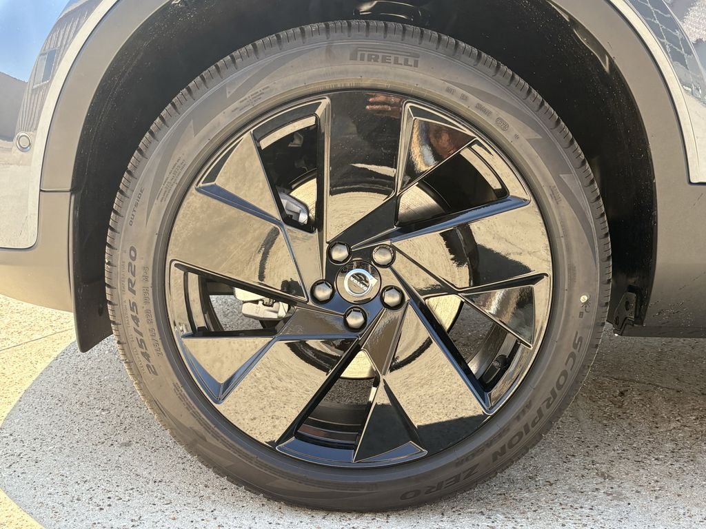 2026 Volvo XC40 B5 Ultra Black Edition