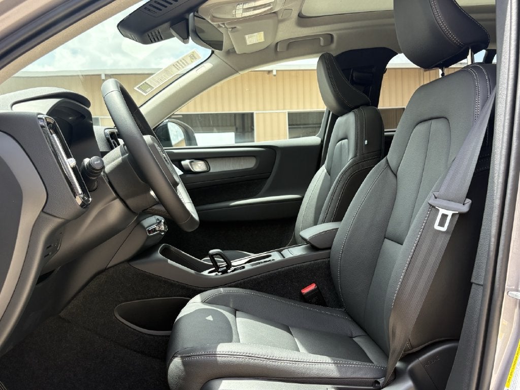 2026 Volvo XC40 B5 Core
