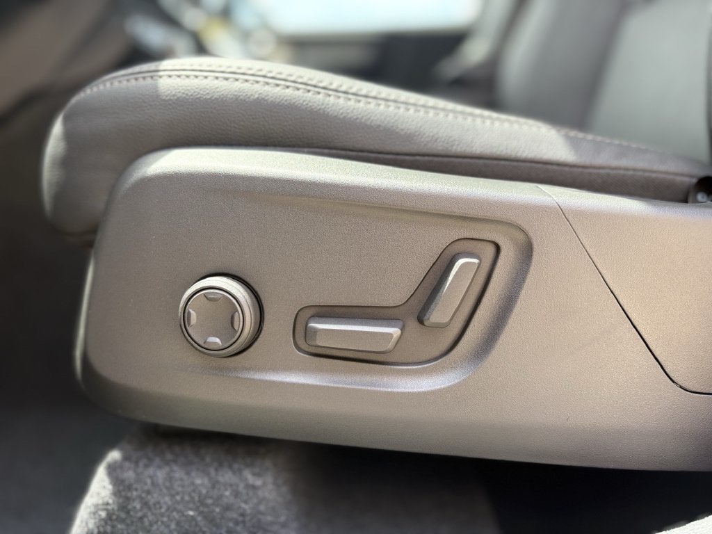 2026 Volvo XC40 B5 Core