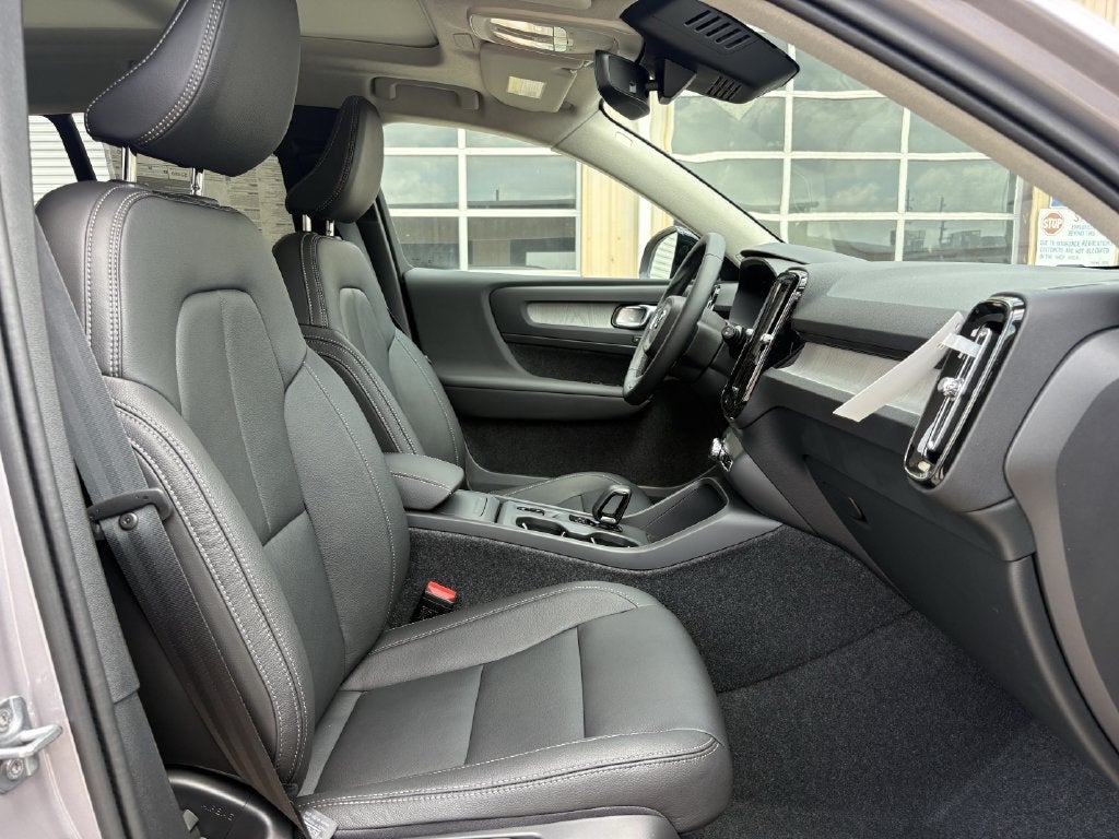 2026 Volvo XC40 B5 Core