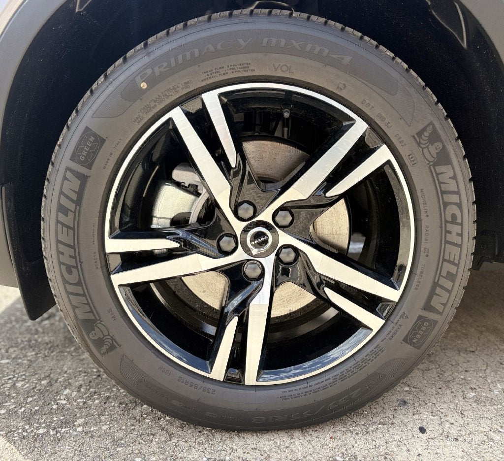 2026 Volvo XC40 B5 Core