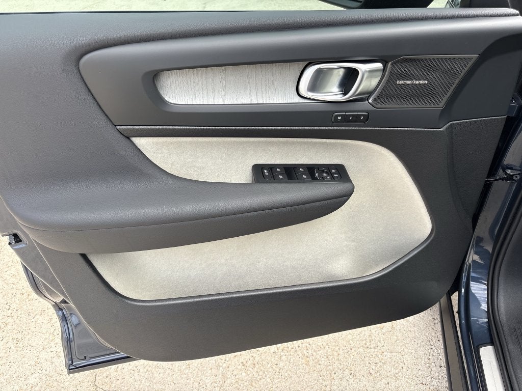 2026 Volvo XC40 B5 Ultra