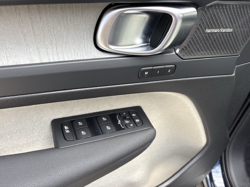 2026 Volvo XC40 B5 Ultra