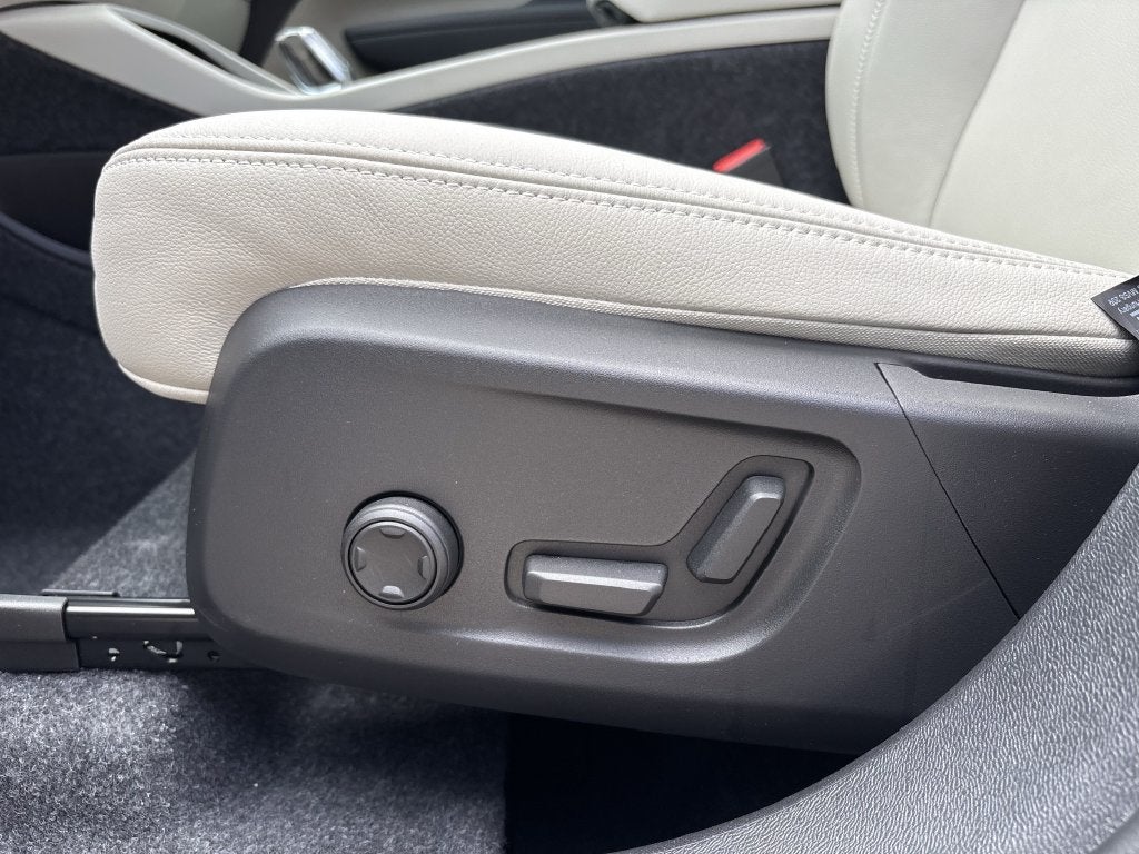 2026 Volvo XC40 B5 Ultra