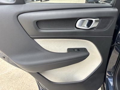 2026 Volvo XC40 B5 Ultra