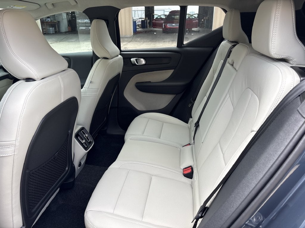 2026 Volvo XC40 B5 Ultra