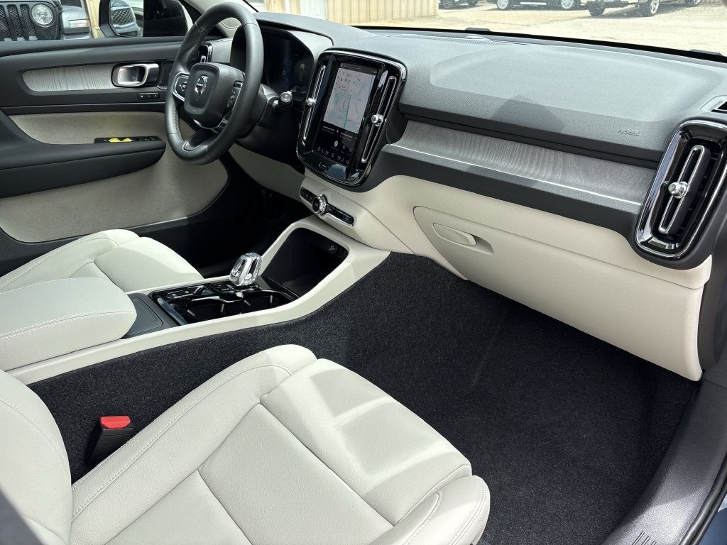 2026 Volvo XC40 B5 Ultra