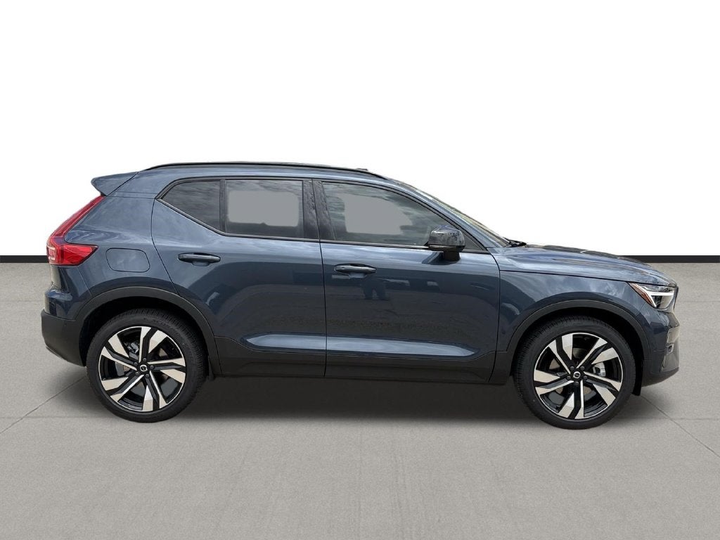 2026 Volvo XC40 B5 Ultra