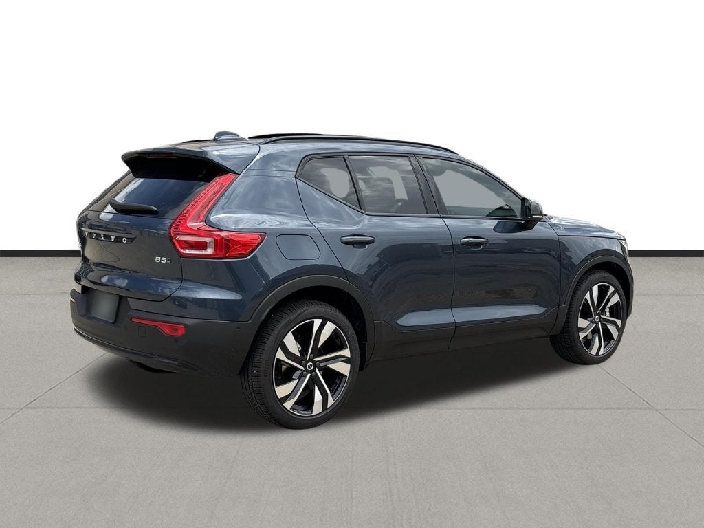 2026 Volvo XC40 B5 Ultra