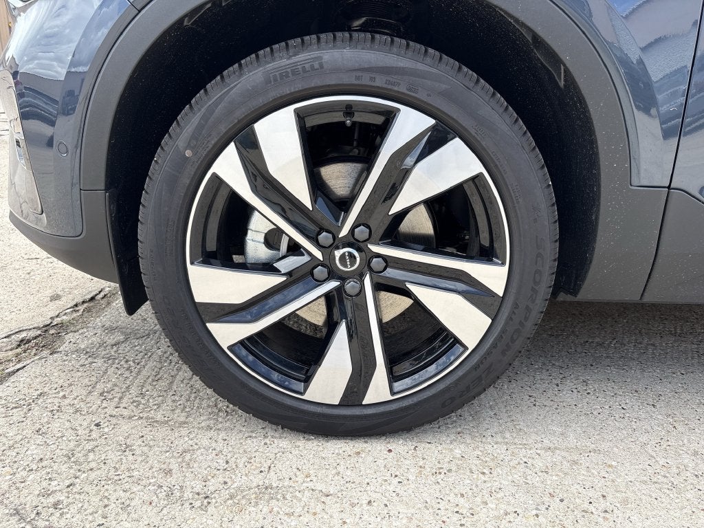 2026 Volvo XC40 B5 Ultra