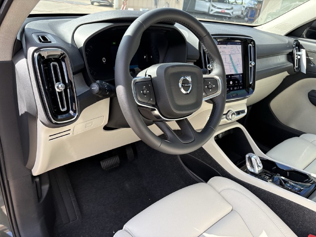 2026 Volvo XC40 B5 Ultra