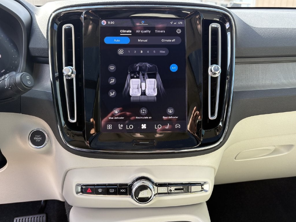 2026 Volvo XC40 B5 Ultra