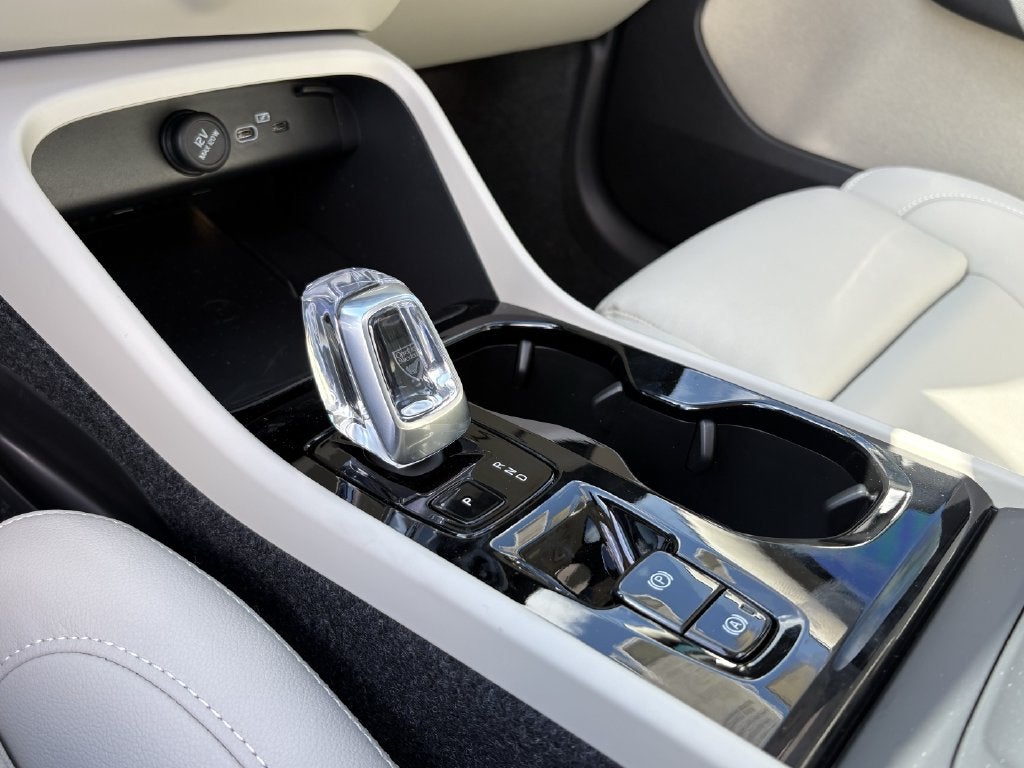 2026 Volvo XC40 B5 Ultra