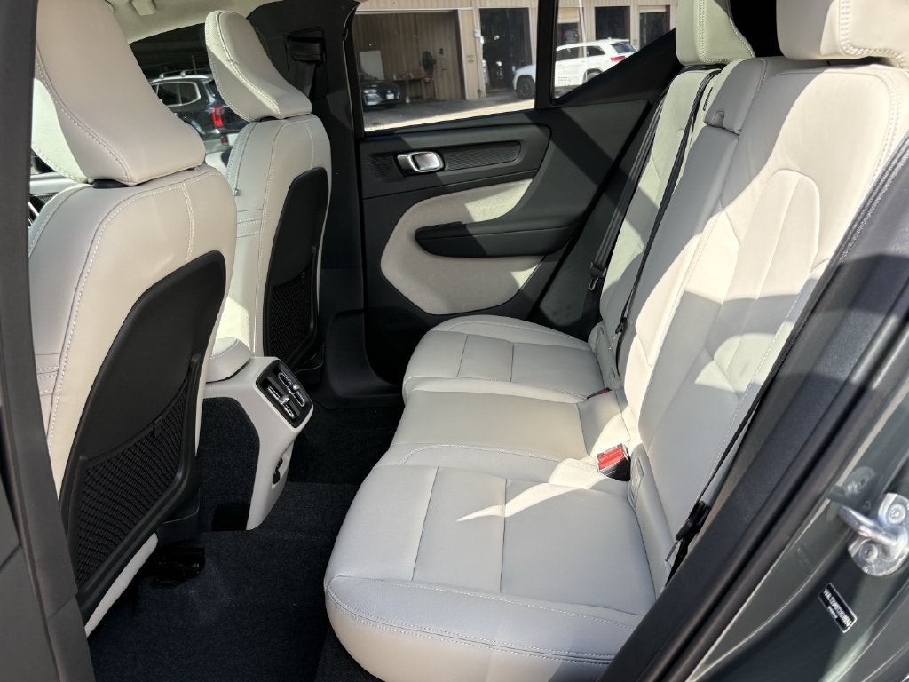 2026 Volvo XC40 B5 Ultra