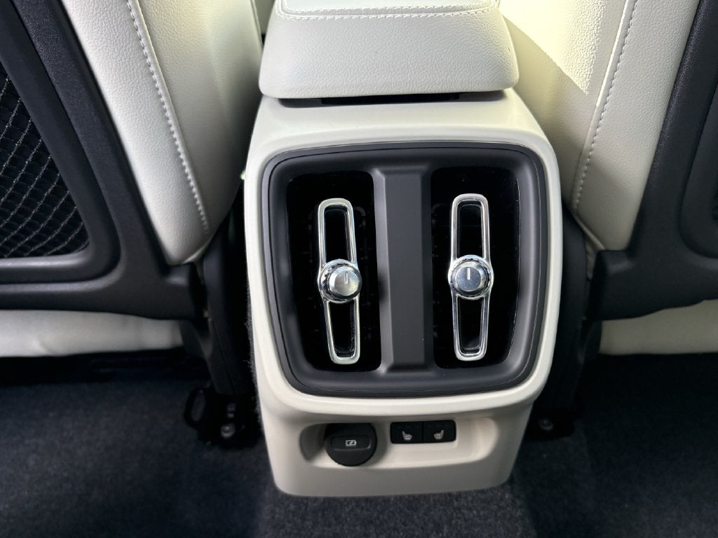 2026 Volvo XC40 B5 Ultra