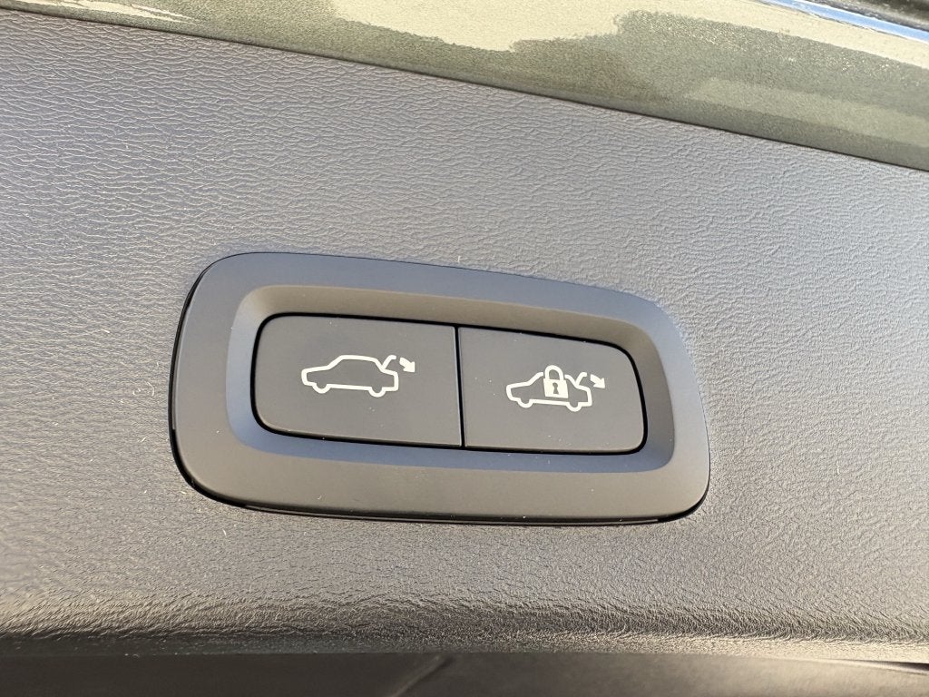 2026 Volvo XC40 B5 Ultra