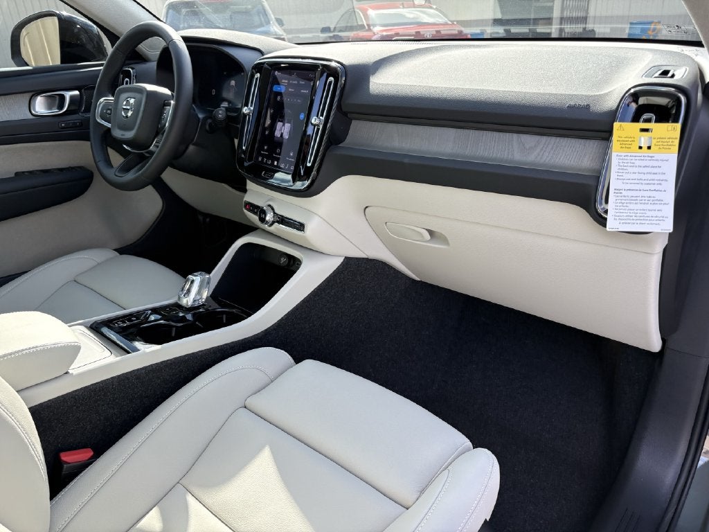 2026 Volvo XC40 B5 Ultra