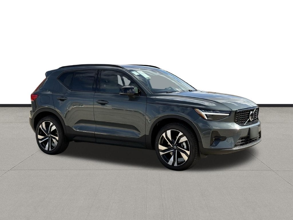 2026 Volvo XC40 B5 Ultra