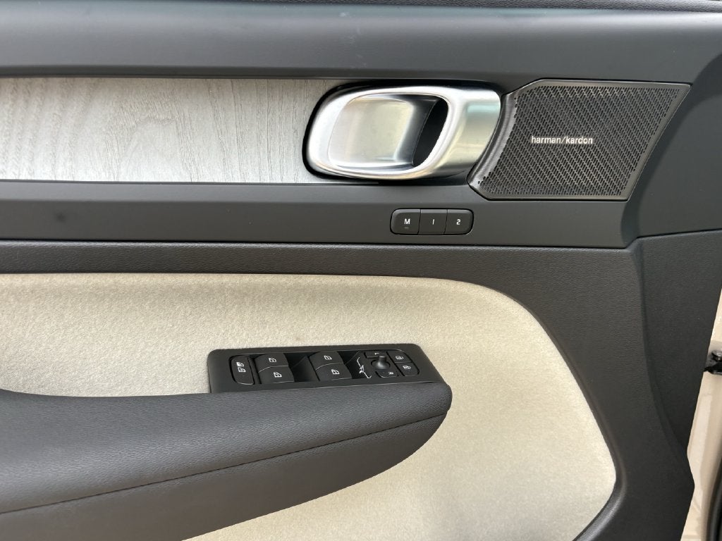 2026 Volvo XC40 B5 Ultra