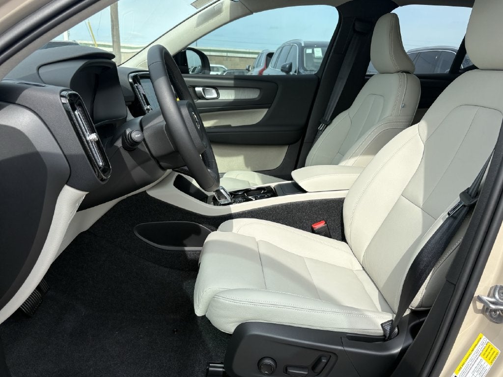 2026 Volvo XC40 B5 Ultra
