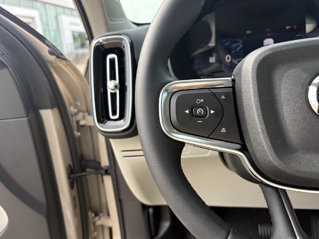 2026 Volvo XC40 B5 Ultra