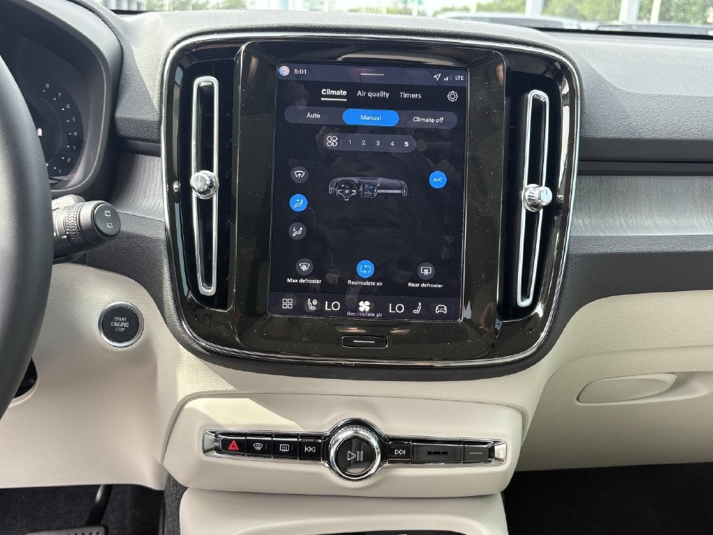 2026 Volvo XC40 B5 Ultra
