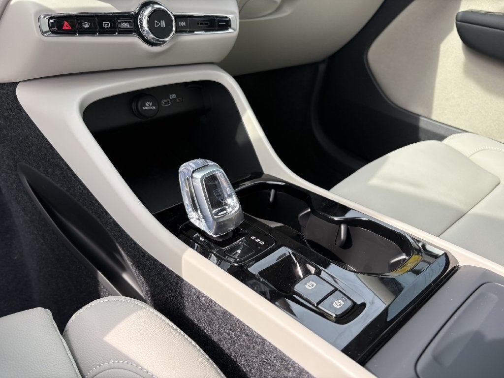2026 Volvo XC40 B5 Ultra