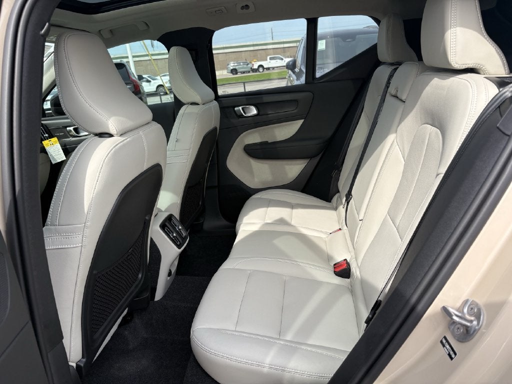 2026 Volvo XC40 B5 Ultra