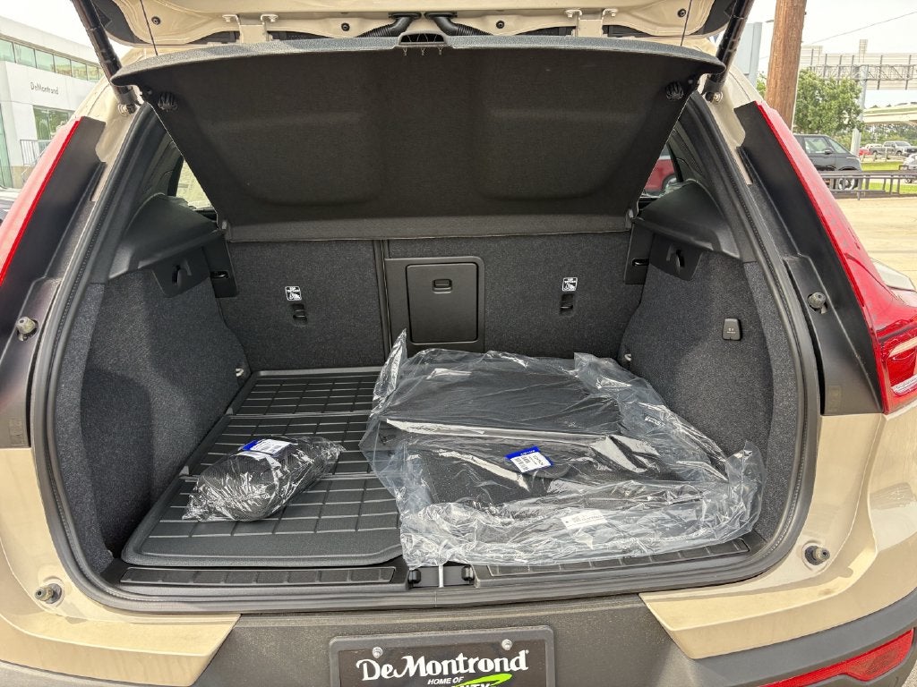 2026 Volvo XC40 B5 Ultra