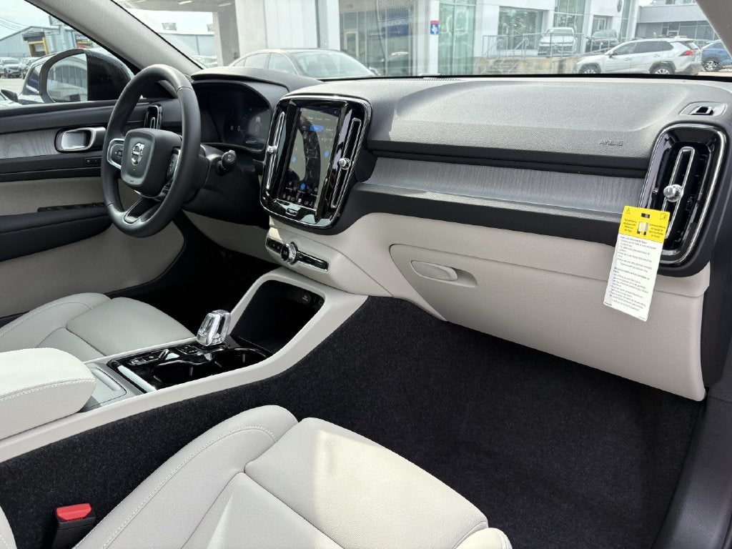 2026 Volvo XC40 B5 Ultra
