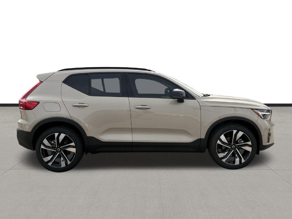 2026 Volvo XC40 B5 Ultra