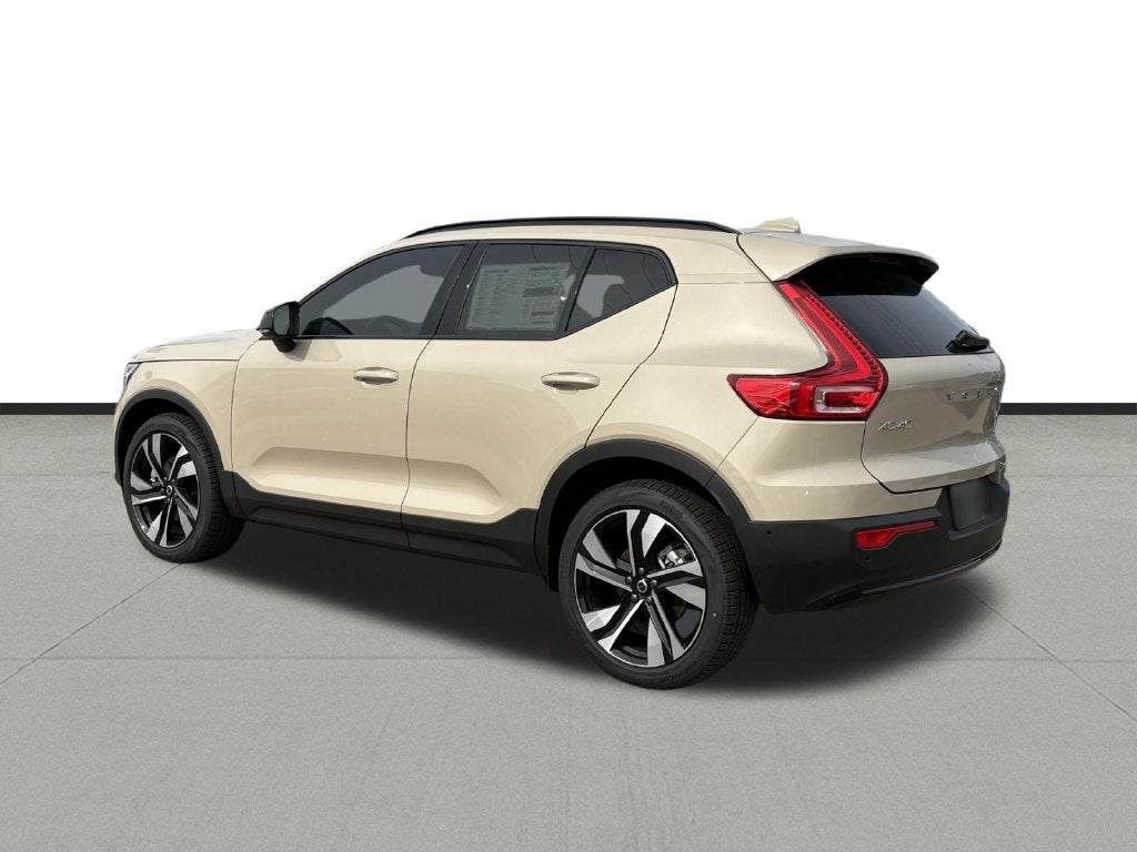 2026 Volvo XC40 B5 Ultra