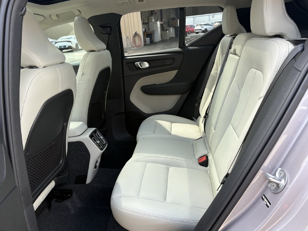 2026 Volvo XC40 B5 Ultra