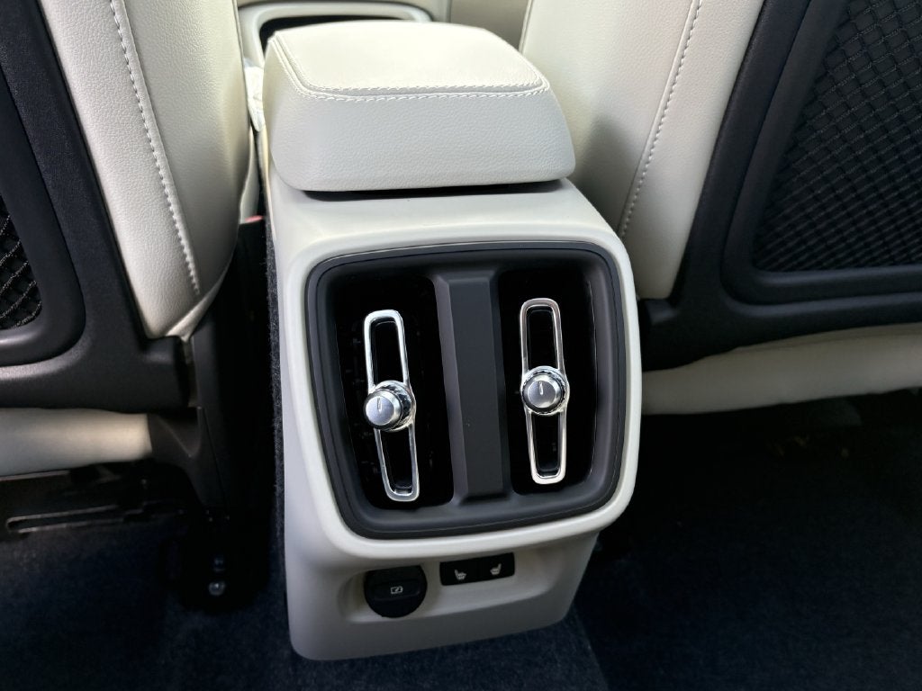 2026 Volvo XC40 B5 Ultra