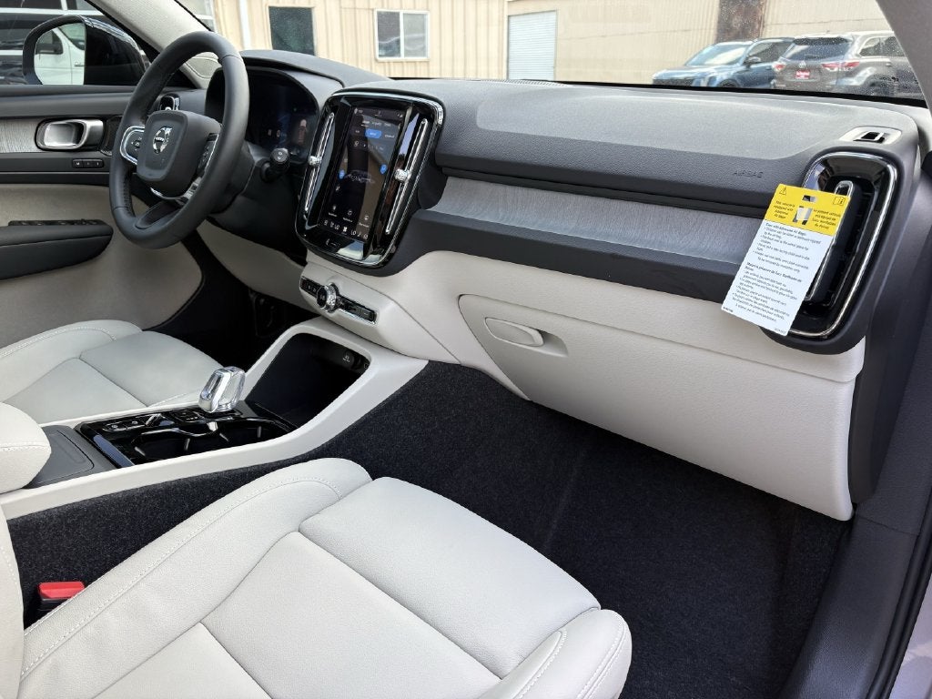2026 Volvo XC40 B5 Ultra