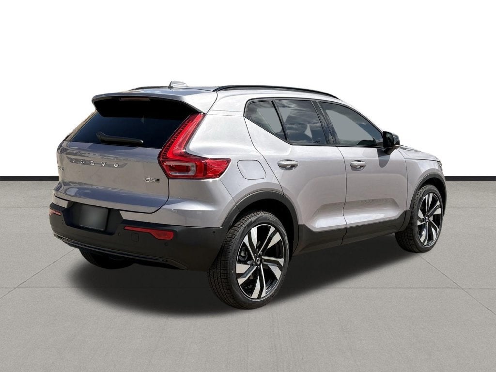 2026 Volvo XC40 B5 Ultra