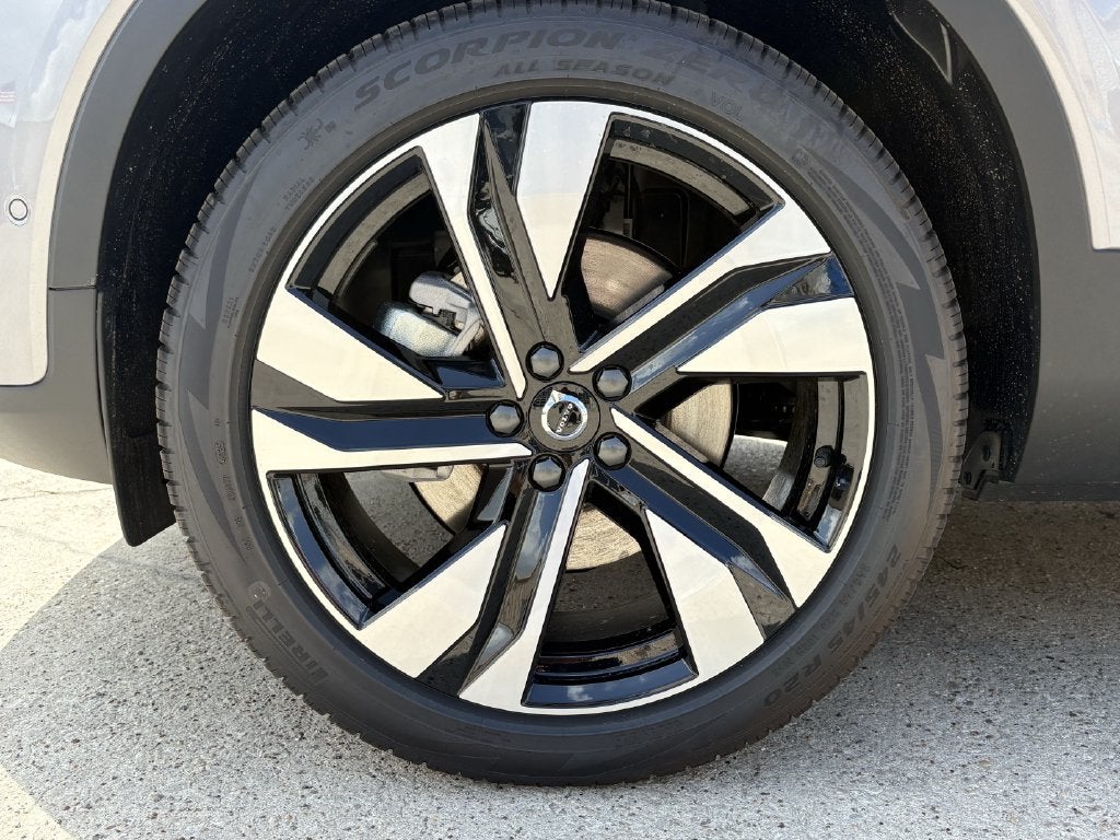2026 Volvo XC40 B5 Ultra