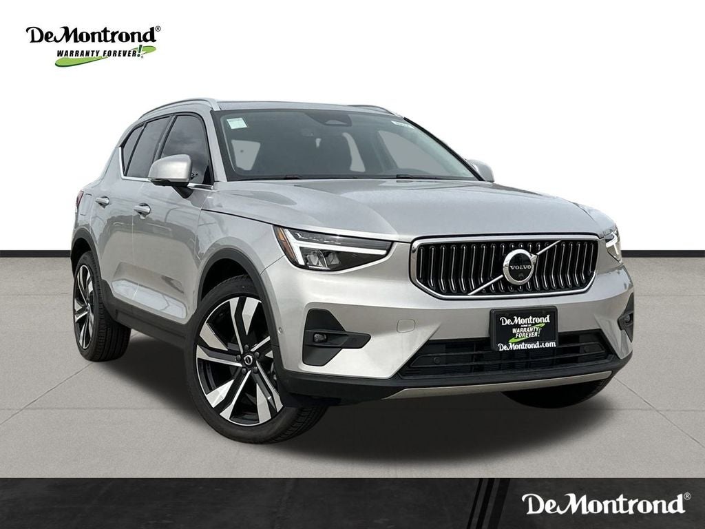 2023 Volvo XC40 B5 Plus Bright Theme