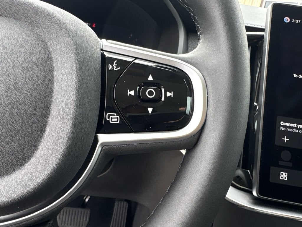 2026 Volvo XC90 B5 Plus