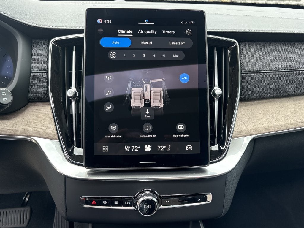 2026 Volvo XC90 B5 Plus