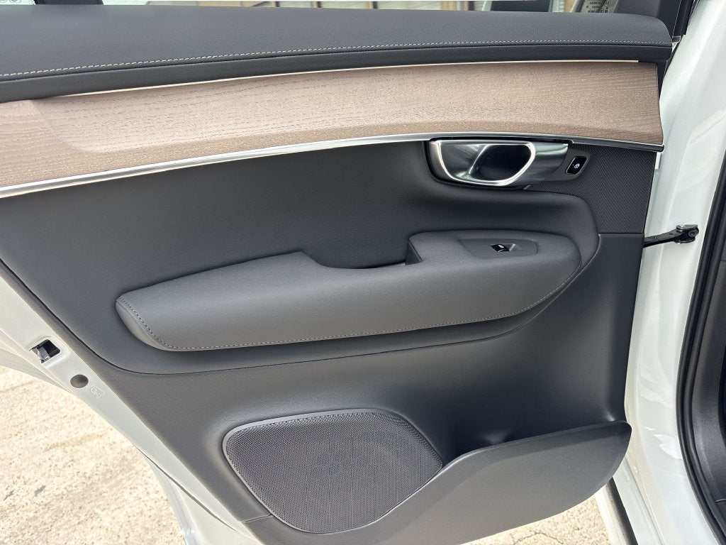 2026 Volvo XC90 B5 Plus