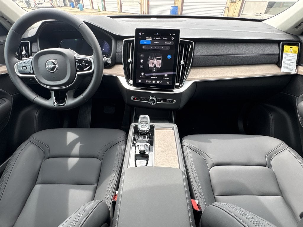 2026 Volvo XC90 B5 Plus