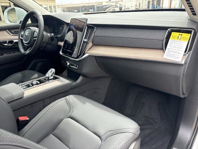 2026 Volvo XC90 B5 Plus