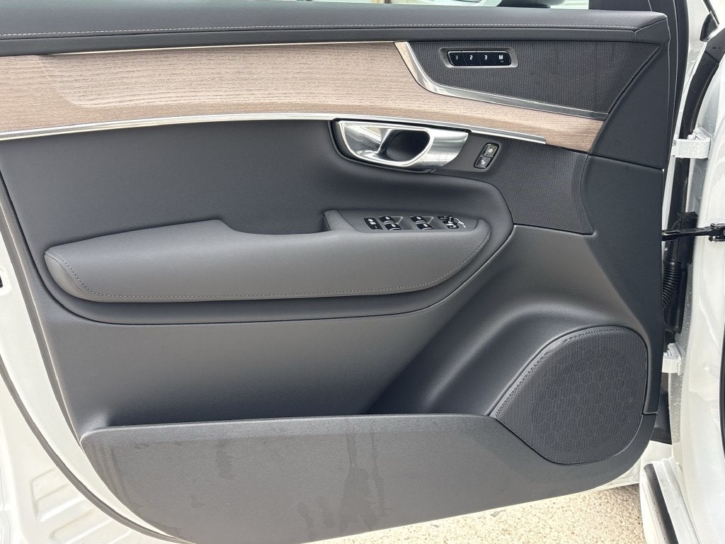 2026 Volvo XC90 B5 Plus