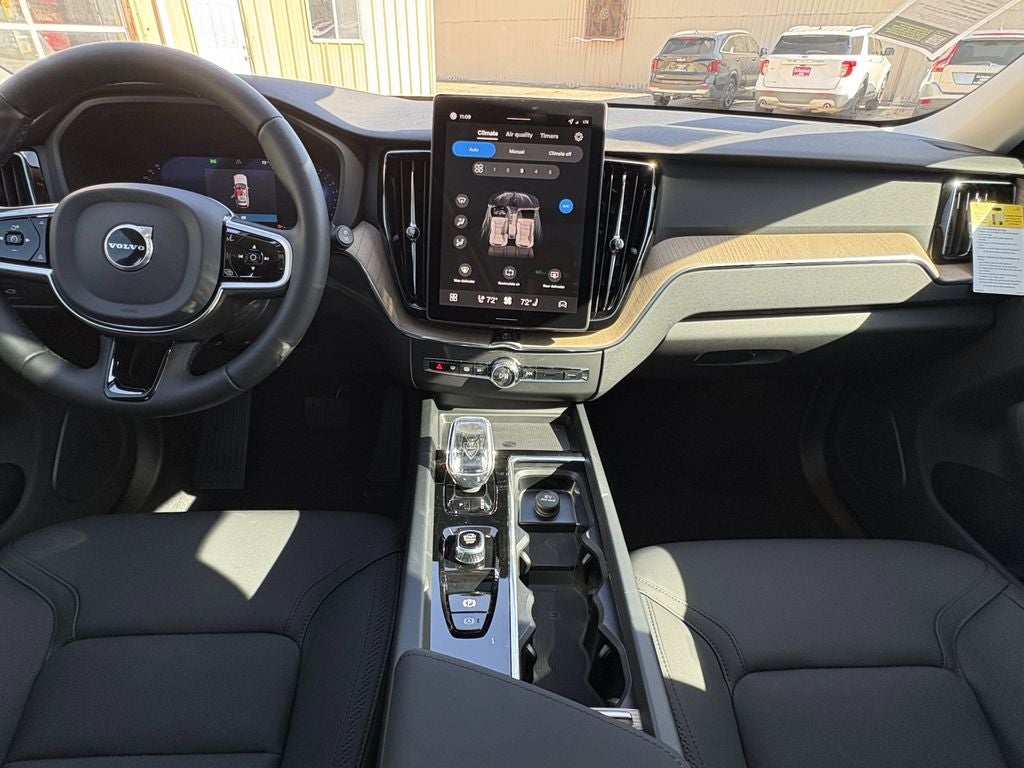 2026 Volvo XC60 B5 Plus